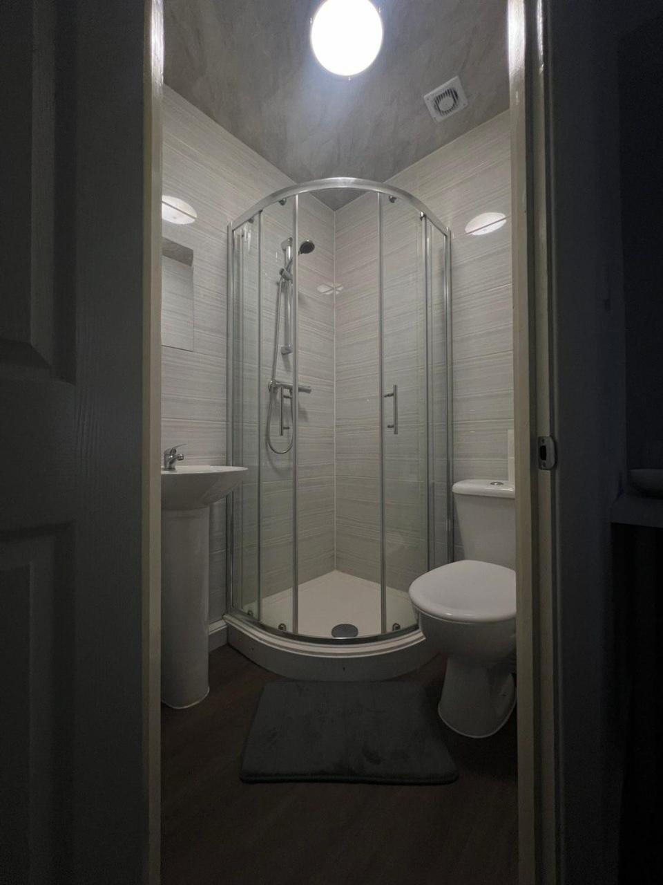 Deluxe Ensuite Double Room With Ensuite Coventry Eksteriør billede