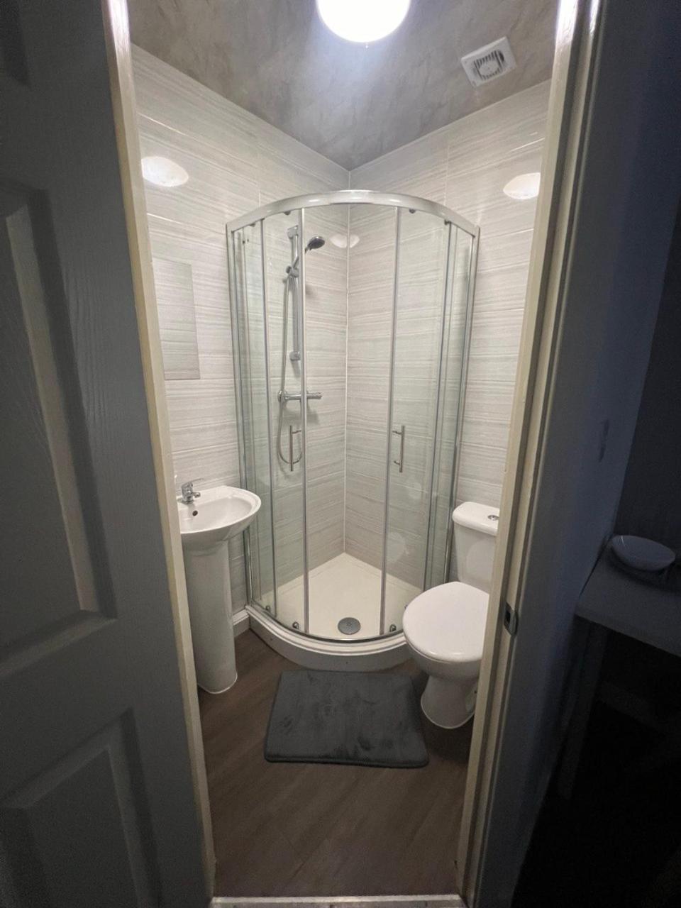 Deluxe Ensuite Double Room With Ensuite Coventry Eksteriør billede